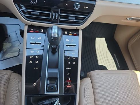 Used 2023 Porsche Macan Turbo AWD/4WD image 26