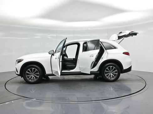 Used 2024 Mercedes-Benz GLC 300 image 34