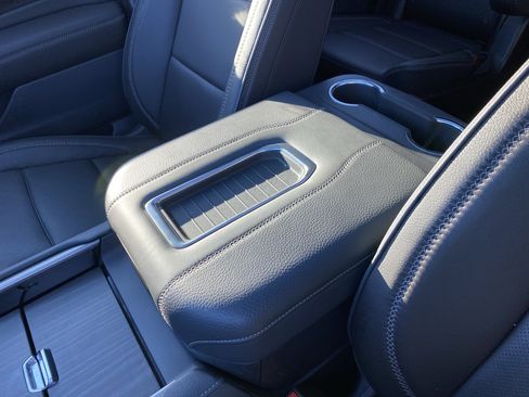 Used 2024 GMC Yukon Denali w/ Denali Reserve Package image 38