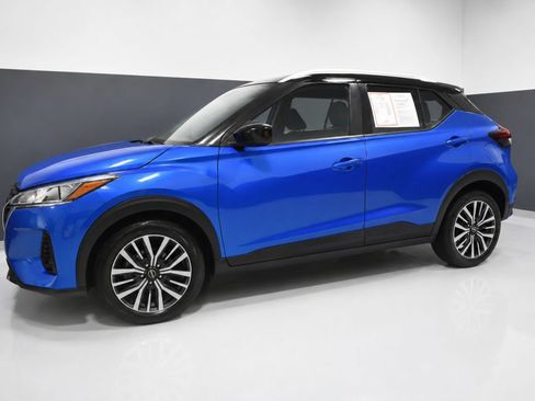 Certified 2023 Nissan Kicks SV FWD image 2