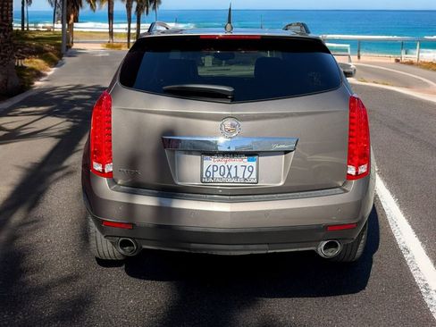 Used 2011 Cadillac SRX Luxury image 3