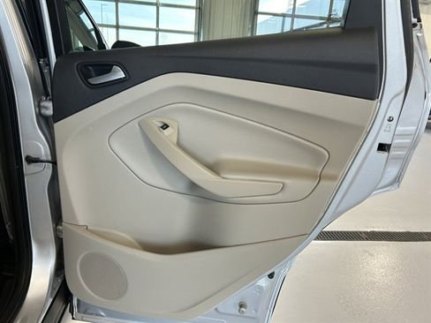 Used 2018 Ford Escape SE image 19