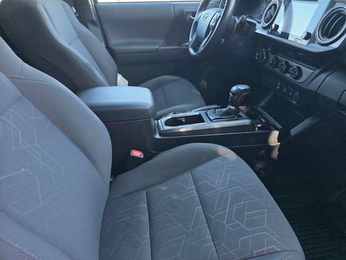 Used 2018 Toyota Tacoma TRD Off-Road w/ Technology Package AWD/4WD image 19
