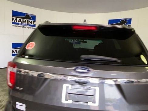 Used 2017 Ford Explorer XLT FWD image 9