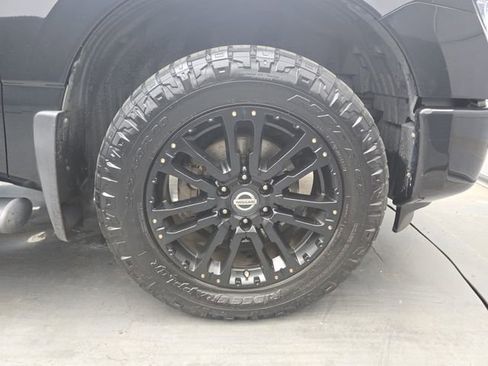 Used 2019 Nissan Titan SL w/ Midnight Edition image 12