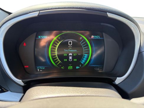 Used 2017 Chevrolet Volt LT w/ Comfort Package FWD image 11