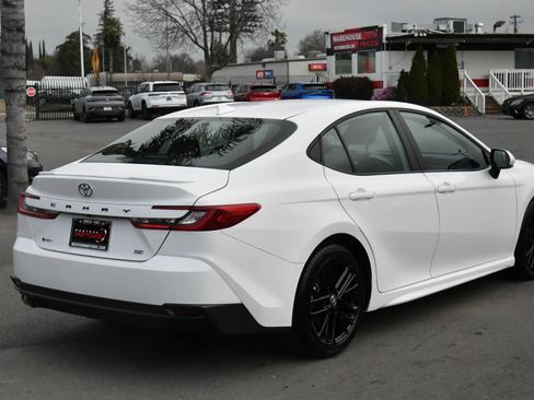 Used 2025 Toyota Camry SE image 8