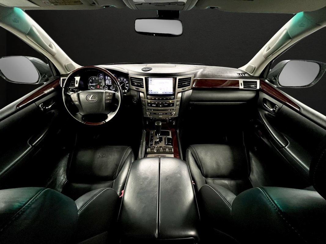 Used 2015 Lexus LX 570 4WD w/ Luxury Package image 18