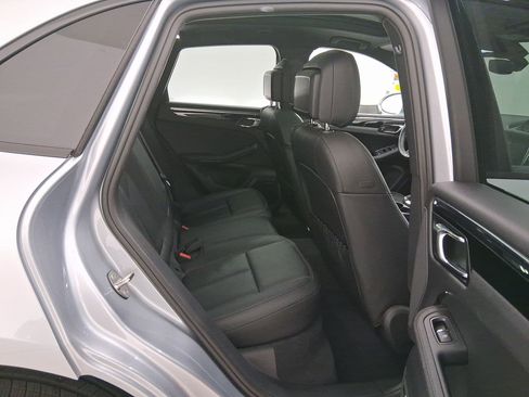 Used 2025 Porsche Macan AWD/4WD image 36