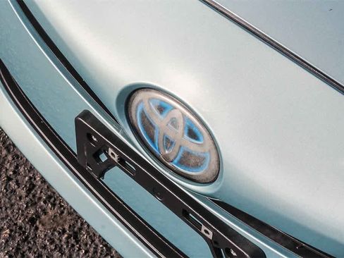 Used 2017 Toyota Prius Two w/ Carpet Mat Package image 17