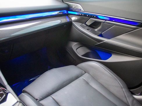 Used 2025 BMW M5 w/ Carbon Package image 20