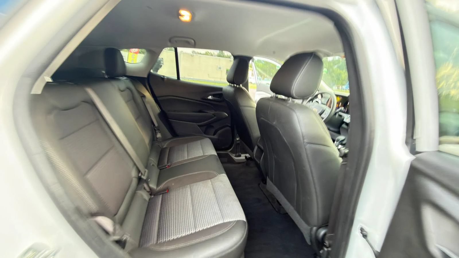 Used 2025 Chevrolet Trax LT FWD image 29