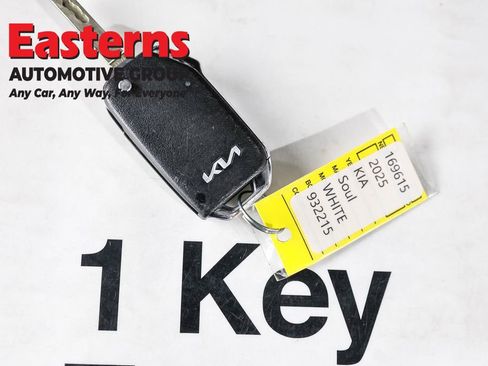 Used 2025 Kia Soul LX w/ LX Technology Package FWD image 25