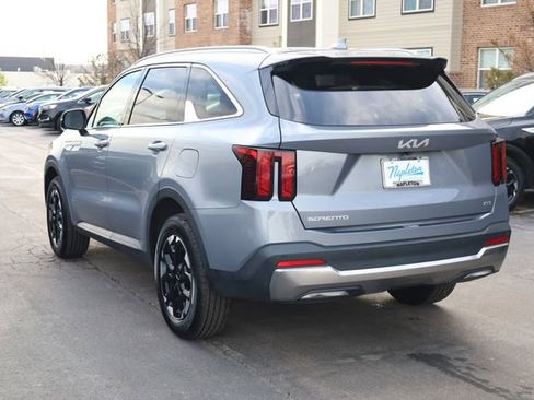 Used 2024 Kia Sorento S image 7