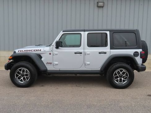 Used 2024 Jeep Wrangler Unlimited Rubicon AWD/4WD image 6