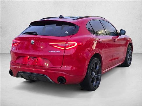 Used 2022 Alfa Romeo Stelvio Veloce AWD/4WD image 5