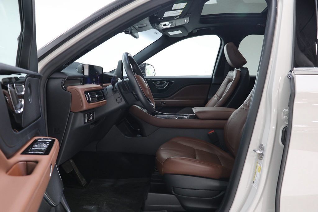 Used 2025 Lincoln Aviator Reserve w/ Illumination Package AWD/4WD image 18