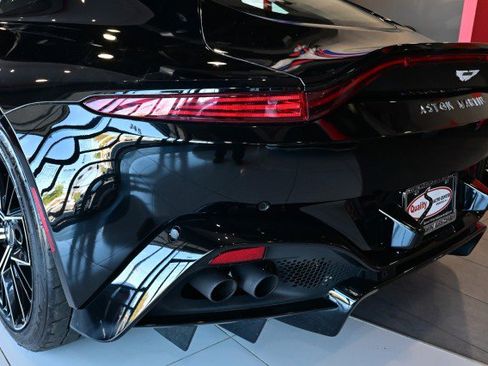Used 2022 Aston Martin V8 Vantage Coupe image 14