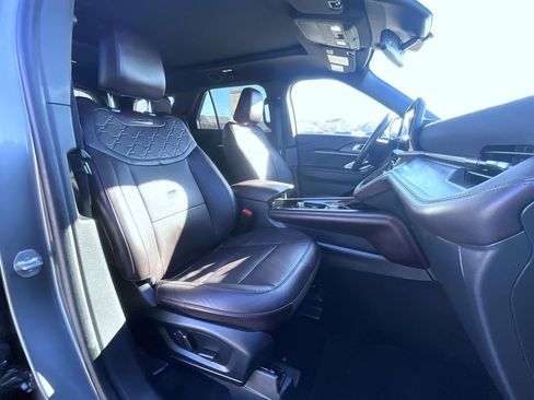 Used 2025 Ford Explorer Platinum w/ LUX Leather Package image 16