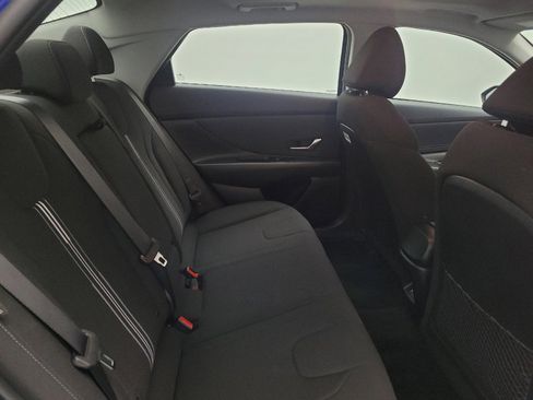 Used 2025 Hyundai Elantra SEL FWD image 19