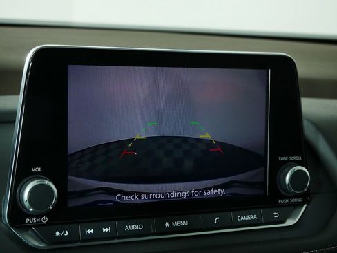 Used 2023 Nissan Rogue S image 28