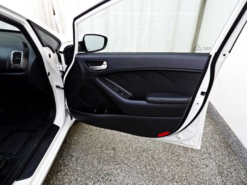 Used 2017 Kia Forte LX image 12