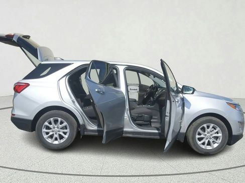 Used 2021 Chevrolet Equinox LT w/ Driver Convenience Package image 14