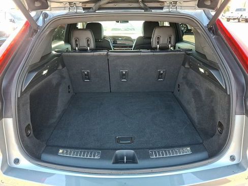 Used 2024 Cadillac XT4 Premium Luxury image 24