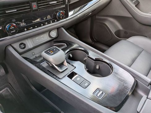 Used 2025 Nissan Rogue SL image 23