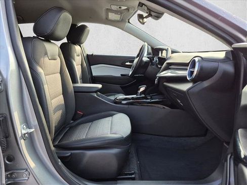 Used 2025 Chevrolet Trax LT w/ LT Convenience Package FWD image 21