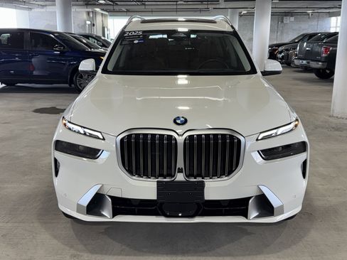 Certified 2025 BMW X7 xDrive40i w/ Premium Package image 3