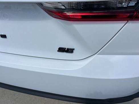 Used 2025 Toyota Camry SE w/ Convenience Package FWD image 4