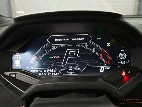 Used 2024 Lamborghini Huracan STO image 21