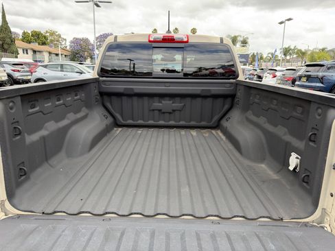 Used 2023 Chevrolet Colorado Z71 w/ Z71 Convenience Package 2 AWD/4WD image 16