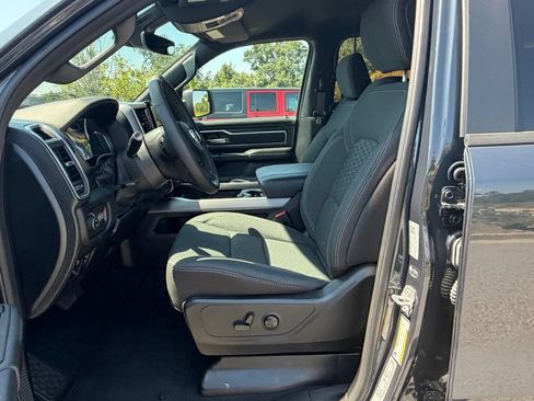 Used 2025 RAM 1500 Big Horn AWD/4WD image 40