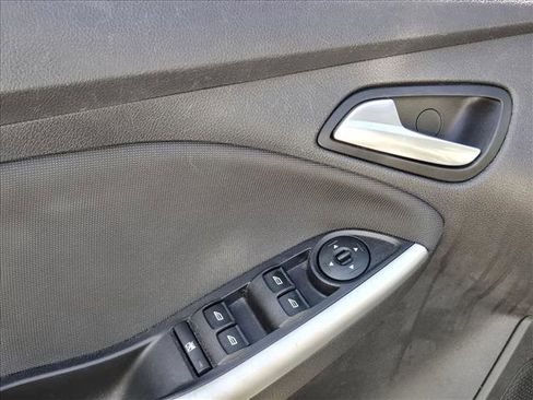 Used 2014 Ford Focus SE w/ Equipment Group 201A image 9