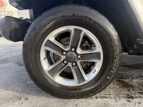 Used 2020 Jeep Wrangler Unlimited Sahara image 24