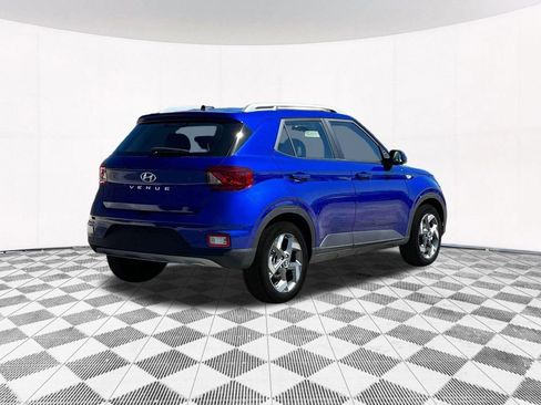 New 2025 Hyundai Venue Limited image 11