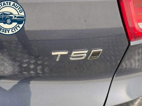 Used 2022 Volvo XC40 T5 Momentum w/ Premium Package AWD/4WD image 33