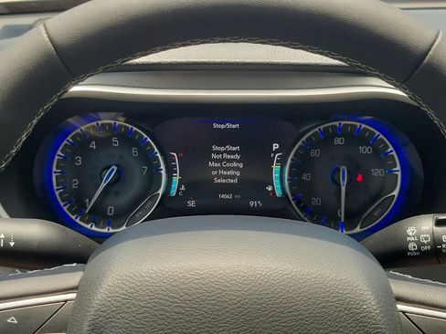Used 2025 Chrysler Pacifica Select FWD image 19
