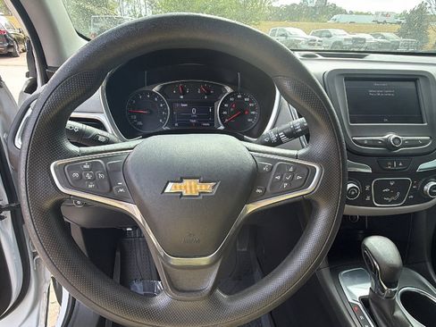 Used 2022 Chevrolet Equinox LS w/ LS Convenience Package FWD image 26