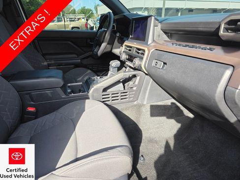 Certified 2025 Toyota Tacoma SR5 AWD/4WD image 13