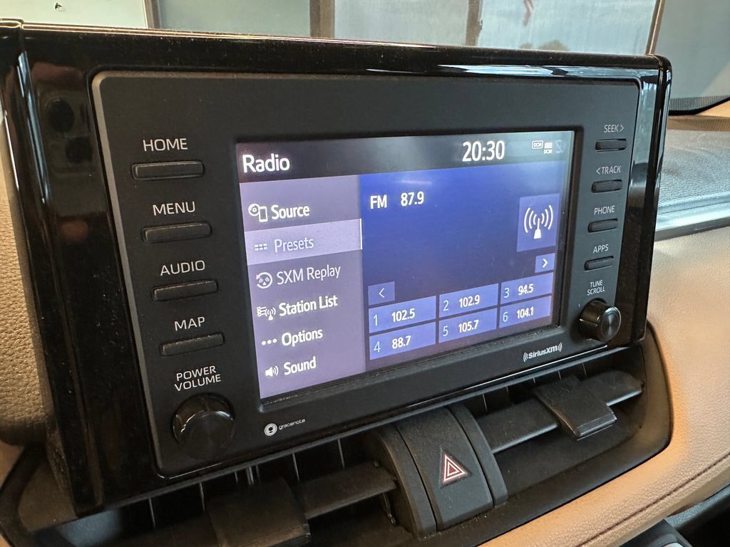 Used 2021 Toyota RAV4 LE AWD/4WD image 13