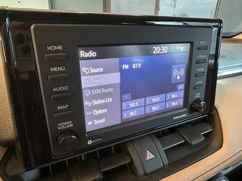 Used 2021 Toyota RAV4 LE AWD/4WD image 13