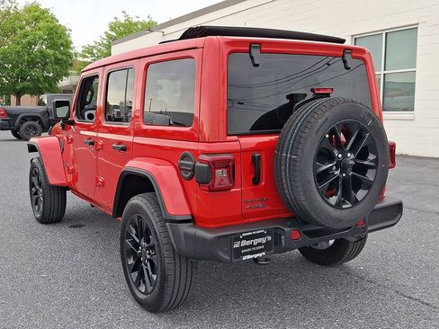 Used 2025 Jeep Wrangler Unlimited Sahara w/ Safety Group AWD/4WD image 7