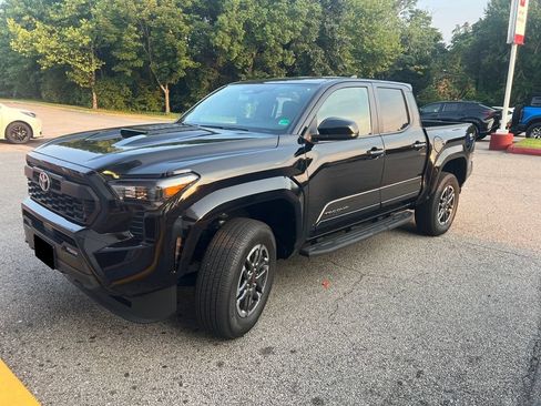 Used 2024 Toyota Tacoma TRD Sport AWD/4WD image 1