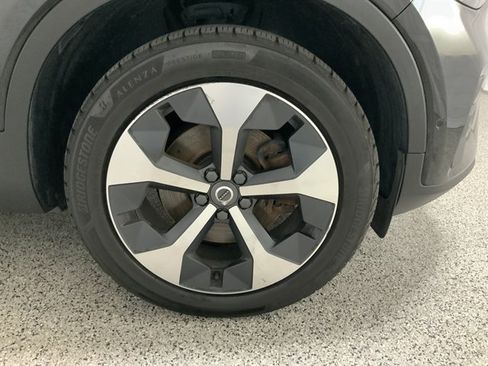 Used 2024 Volvo XC40 B5 Plus AWD/4WD image 14