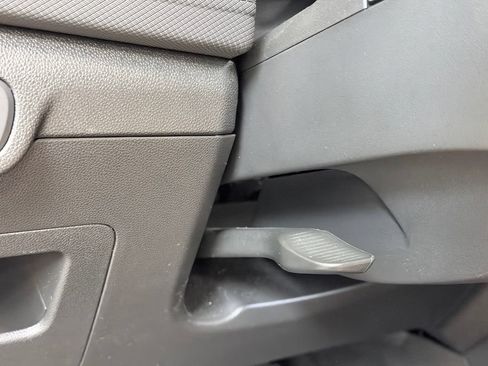 Used 2025 Chevrolet TrailBlazer LT AWD/4WD image 35