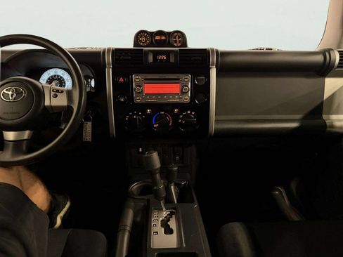 Used 2014 Toyota FJ Cruiser 4WD w/ Convenience Package image 31
