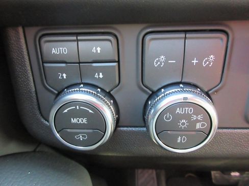 New 2026 GMC Yukon XL Denali image 17